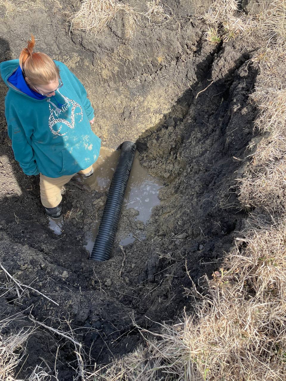 Culvert replacement work in wet conditions — Brohez Trucking